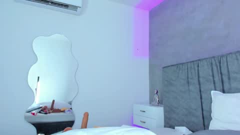 Elisa online show from 03.05.25