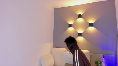 Elisa online show from 06.11.26