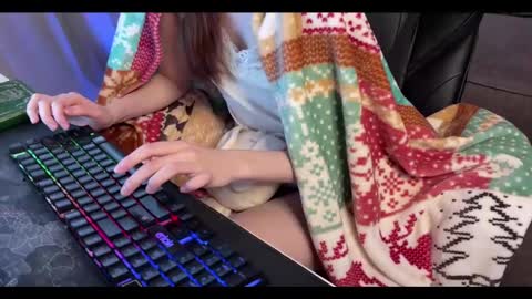 Elisa North online show from 01.26.25