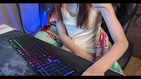 Elisa North online show from 01.26.25