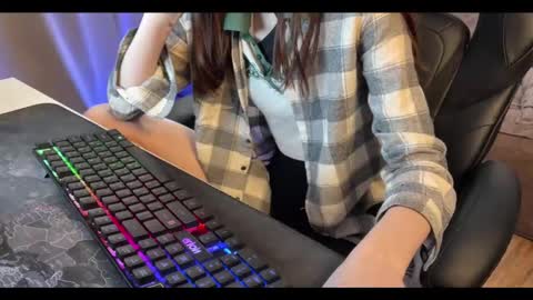 Elisa North online show from 01.28.25