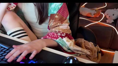 Elisa North online show from 01.30.25