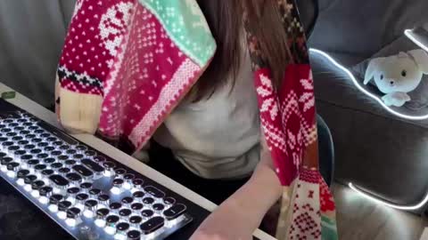 Elisa North online show from 02.02.25