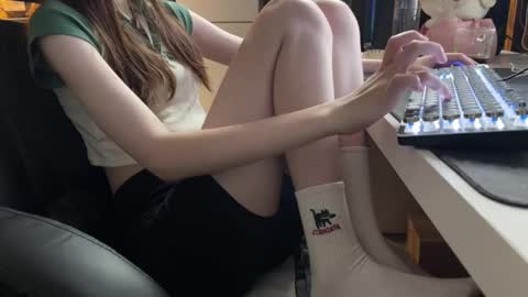 Elisa North online show from 02.04.25