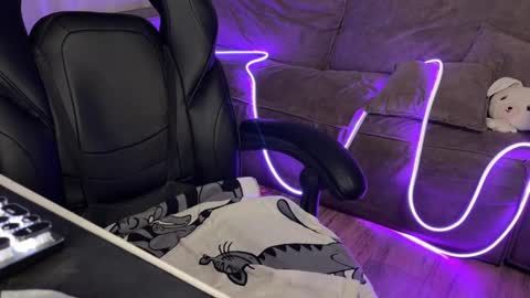 Elisa North online show from 02.08.25