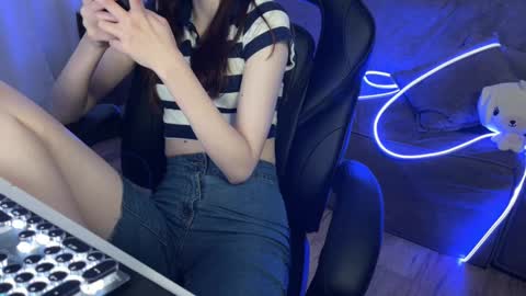 Elisa North online show from 02.10.25