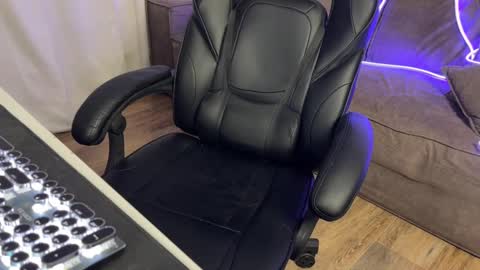 Elisa North online show from 02.11.25