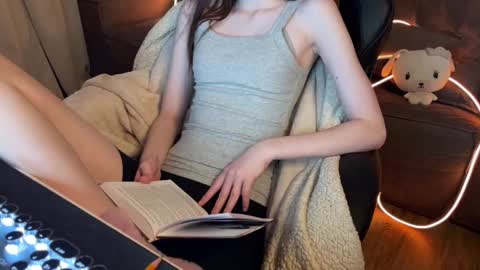 Elisa North online show from 02.21.25