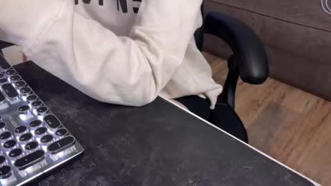 Elisa North online show from 03.01.25