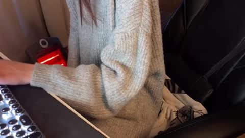 Elisa North online show from 03.02.25