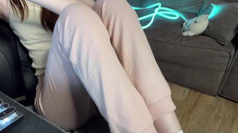 Elisa North online show from 03.06.25