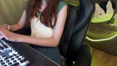 Elisa North online show from 03.12.25