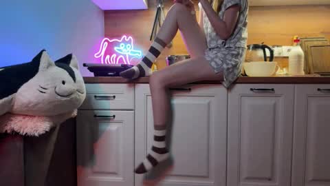 Elisa North online show from 09.19.25