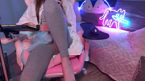 Elisa North online show from 09.21.25