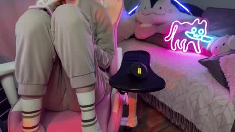 Elisa North online show from 09.28.25