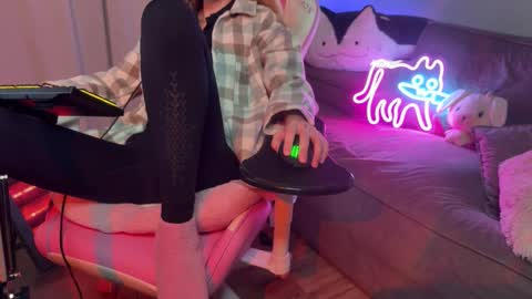 Elisa North online show from 09.30.25