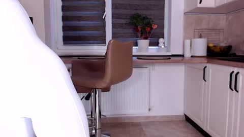 Snapshot of elisabeth_jason chatting on 02.21.25 elisabeth_jason online show from 02.21.25