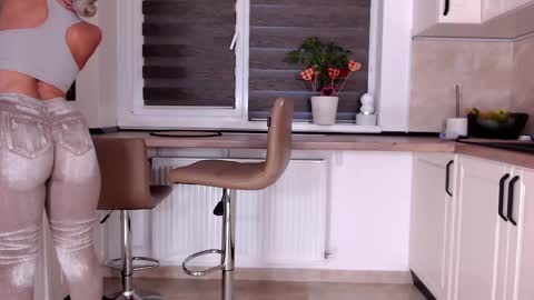 Snapshot of elisabeth_jason chatting on 03.02.25 elisabeth_jason online show from 03.02.25