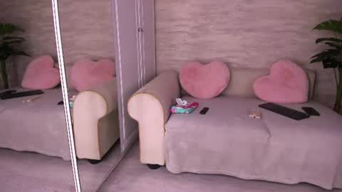 Snapshot of elisabeth_jason chatting on 07.19.26 elisabeth_jason online show from 07.19.26