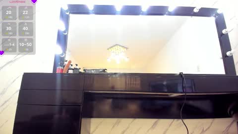 Snapshot of elisabethmassey chatting on 10.08.25 Liss online show from 10.08.25