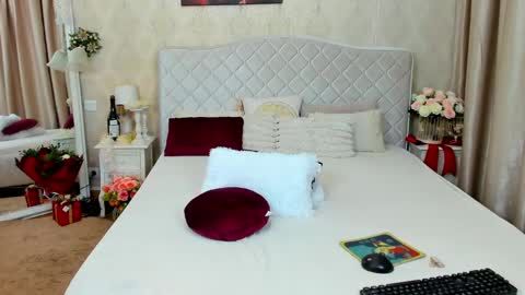 Snapshot of elisarosse_ chatting on 12.31.24 Elissa online show from 12.31.24