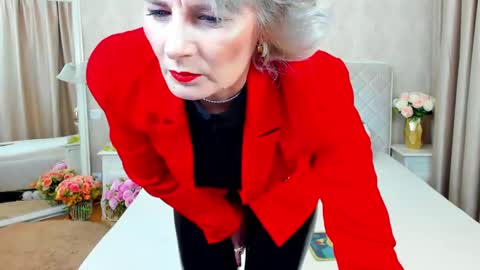 Snapshot of elisarosse_ chatting on 01.13.25 Elissa online show from 01.13.25