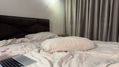 Snapshot of elisonnina chatting on 01.18.25 Nina online show from 01.18.25