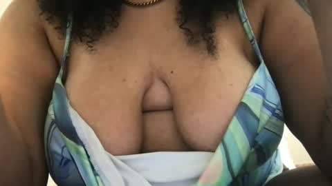 Snapshot of eliterd chatting on 10.05.25 eliterd online show from 10.05.25