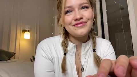 Stephanie online show from 12.19.25