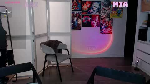 Snapshot of eliza_benet_ chatting on 10.03.25 Ari online show from 10.03.25