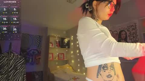 Snapshot of eliza_sadcat chatting on 12.23.24 Elizabeth online show from 12.23.24