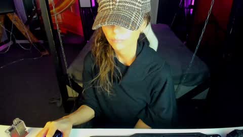Elizabethangel online show from 01.19.25