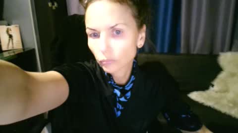 Elizabethangel online show from 10.15.25