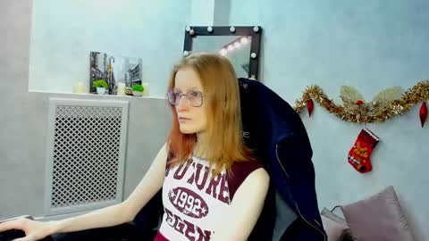 Snapshot of elizabeth_harpper chatting on 01.04.25 Elizabeth online show from 01.04.25