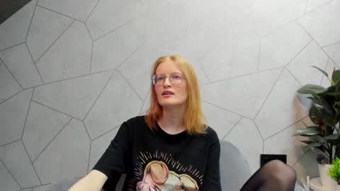 Snapshot of elizabeth_harpper chatting on 02.13.25 Elizabeth online show from 02.13.25