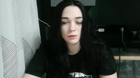 elizabeth_xi online show from 10.08.25