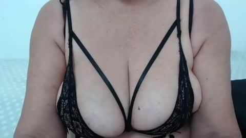 Snapshot of elizabethmiler chatting on 07.28.26 ElizabethMiler online show from 07.28.26