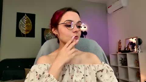 Snapshot of elizabethmilller_ chatting on 11.27.25 Elizabet online show from 11.27.25