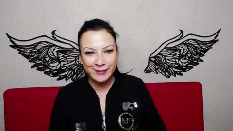 Snapshot of elizabethsho chatting on 12.07.24 ElizabethSho online show from 12.07.24