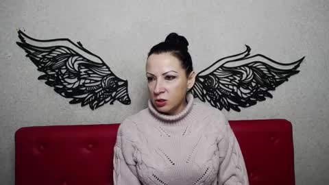 Snapshot of elizabethsho chatting on 02.10.25 ElizabethSho online show from 02.10.25