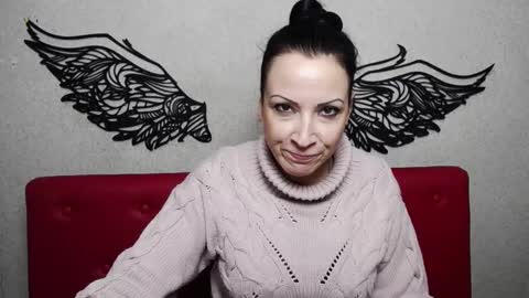 Snapshot of elizabethsho chatting on 02.11.25 ElizabethSho online show from 02.11.25