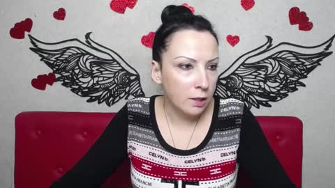 Snapshot of elizabethsho chatting on 03.06.25 ElizabethSho online show from 03.06.25