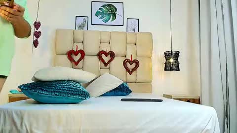 Snapshot of elizawiliamst chatting on 09.29.25 Eliza online show from 09.29.25