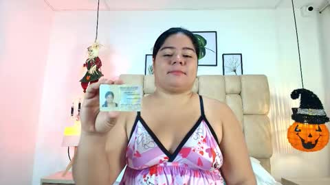 Snapshot of elizawiliamst chatting on 10.24.25 Eliza online show from 10.24.25