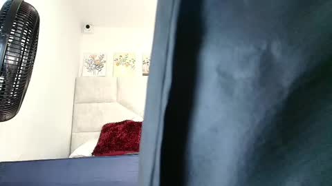 Snapshot of elizawiliamst chatting on 11.12.25 Eliza online show from 11.12.25