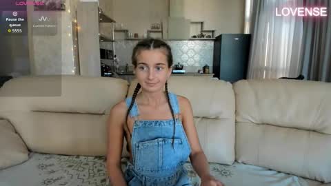 Eliz                               online show from 09.14.25