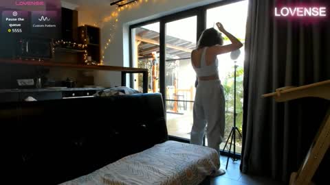 Eliz                               online show from 12.16.25