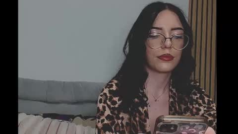 Snapshot of ella_chloe chatting on 01.10.26 Chloe online show from 01.10.26