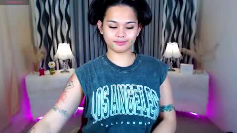 HI ITS ME ELLA online show from 10.05.25