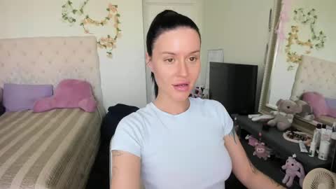 Snapshot of ella_gdss chatting on 05.06.26 ELLA online show from 05.06.26